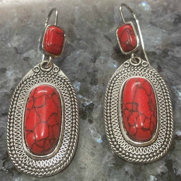 ⭕️BOGO FREE⭕️ Silver and red cabuchon dangling earrings - Picture 4 of 8